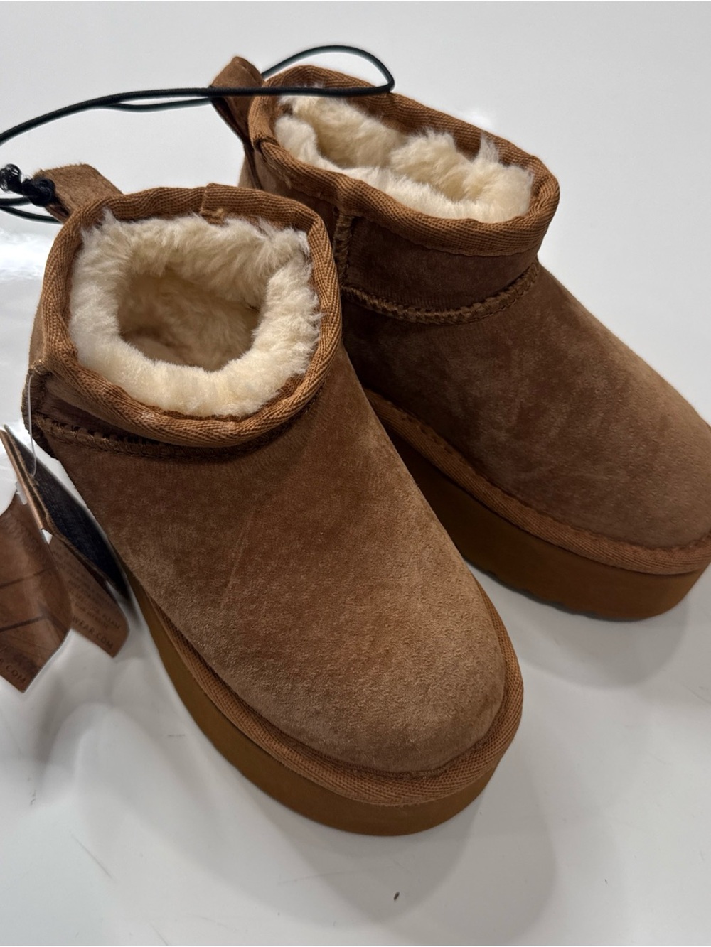 Little Girls Lamo Boots Size 12 Chestnut Brown Short Fuzzy Boots New A030626